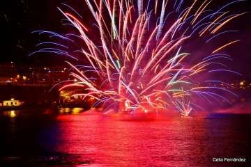 Los fuegos de Melenara, una explosión de color (Foto Celia Fernández)